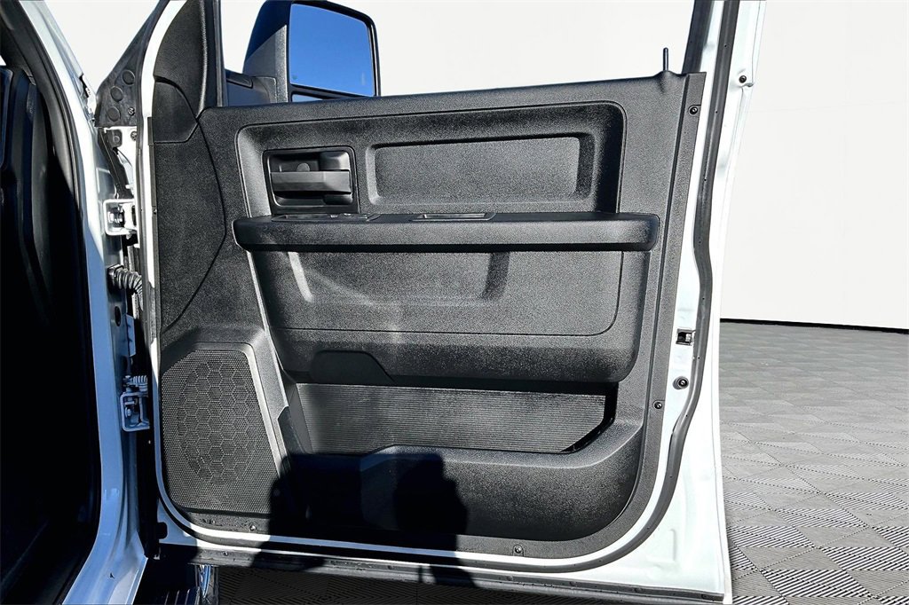 Used 2024 RAM 2500 Tradesman w/ Chrome Appearance Group image 25