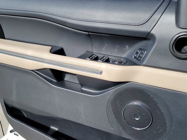 Certified 2024 Ford Expedition Max XLT image 8