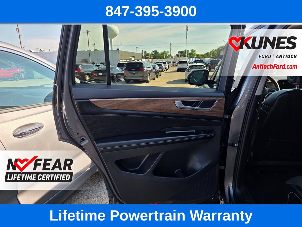 Used 2024 Volkswagen Atlas SE AWD/4WD image 17
