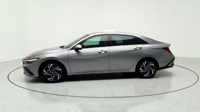 Used 2025 Hyundai Elantra SEL FWD image 4