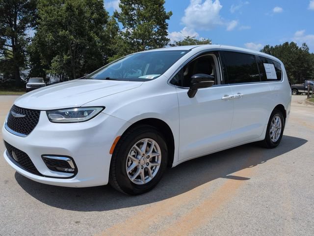 Used 2024 Chrysler Pacifica Touring-L FWD image 8