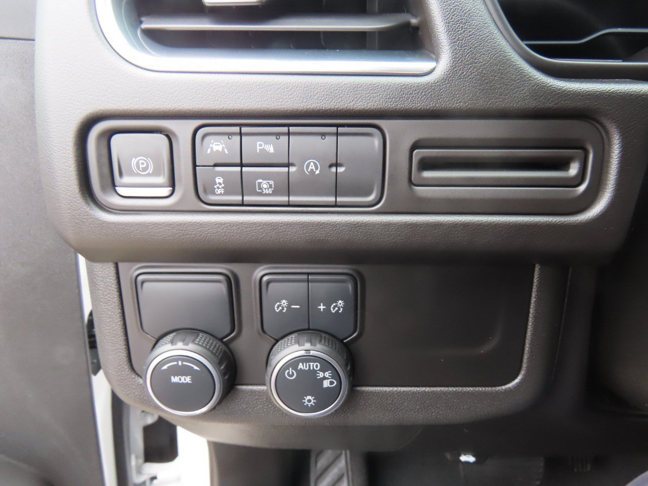 Used 2023 Chevrolet Suburban RST w/ Luxury Package RWD image 21