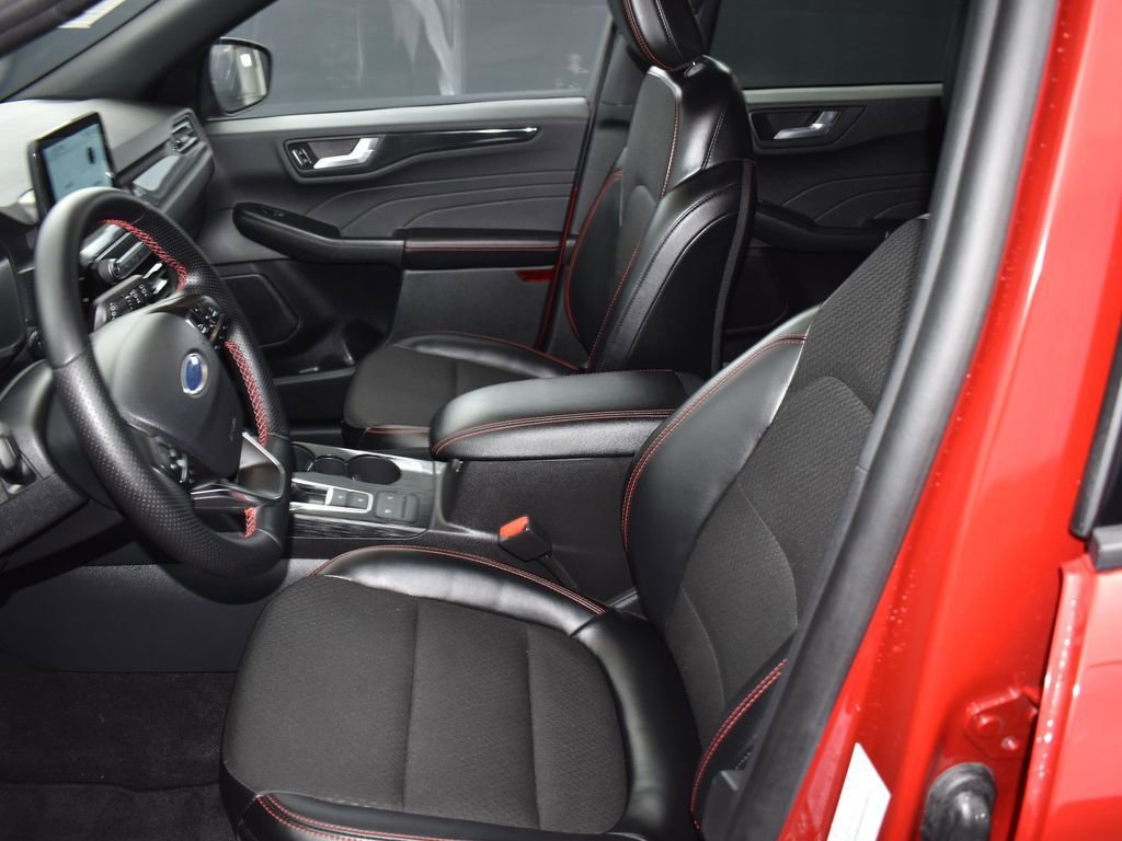 Certified 2025 Ford Escape ST-Line image 10