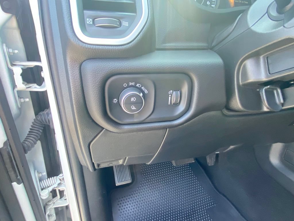 Used 2024 RAM 2500 Big Horn w/ Night Edition AWD/4WD image 12