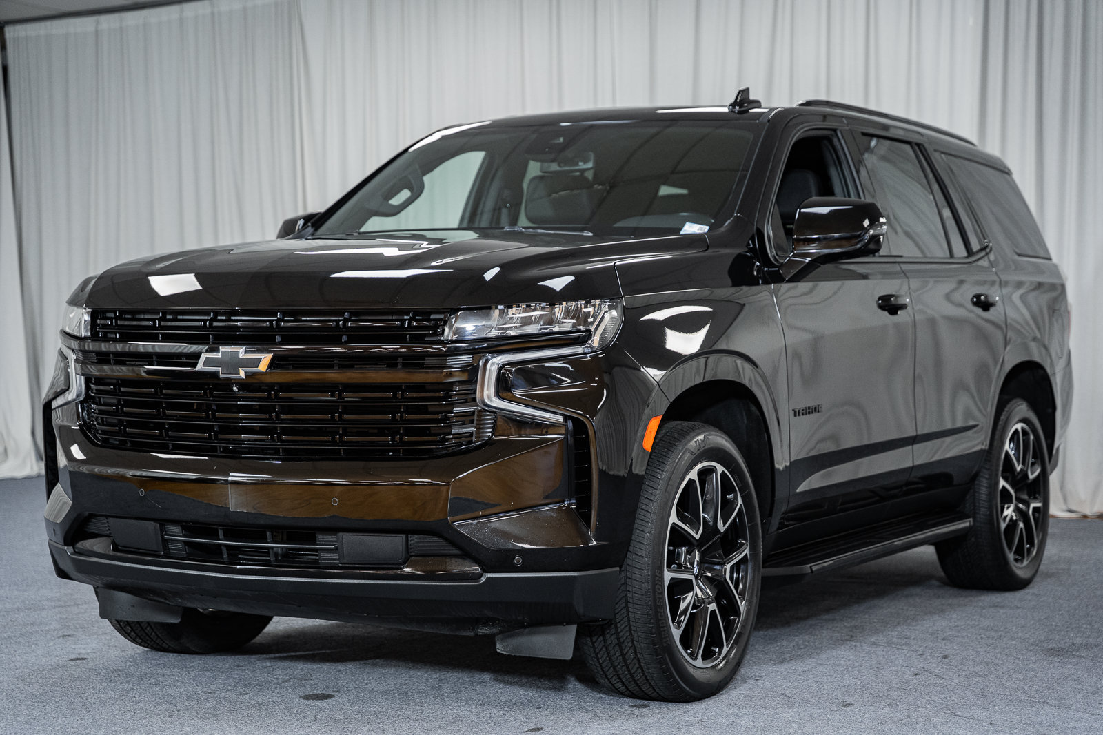 Used 2023 Chevrolet Tahoe RST w/ Luxury Package AWD/4WD image 3