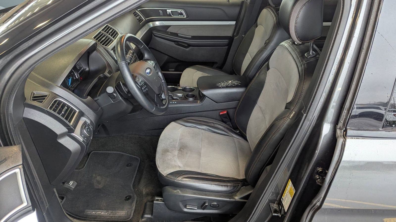 Certified 2017 Ford Explorer XLT w/ Equipment Group 202A image 5