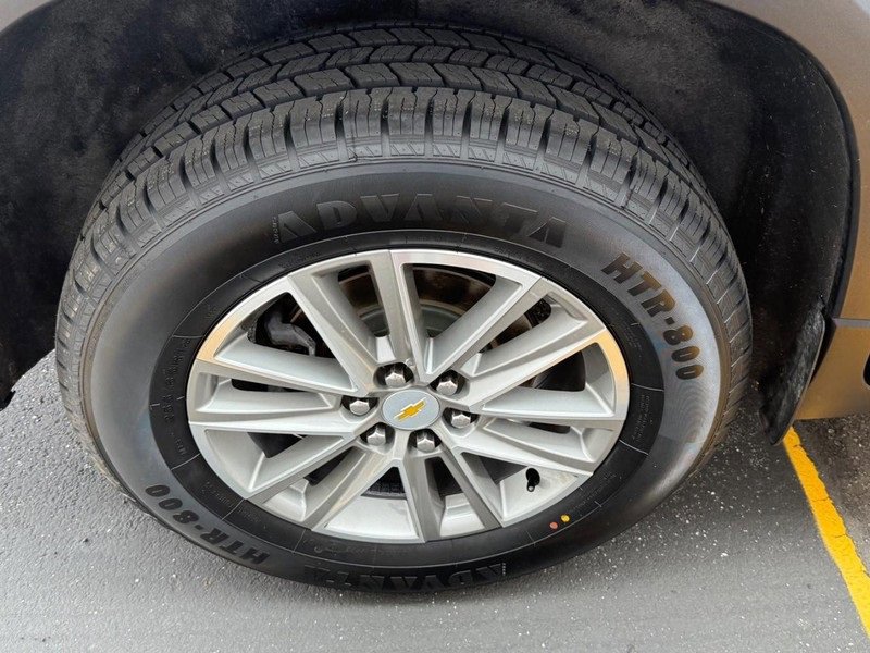 Used 2023 Chevrolet Traverse LT image 8