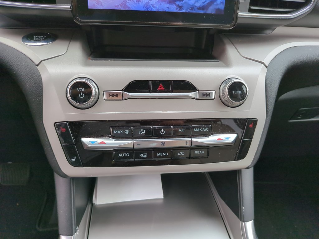 Certified 2023 Ford Explorer XLT w/ Equipment Group 202A RWD image 23