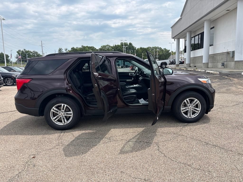 Certified 2023 Ford Explorer XLT w/ Equipment Group 202A AWD/4WD image 8