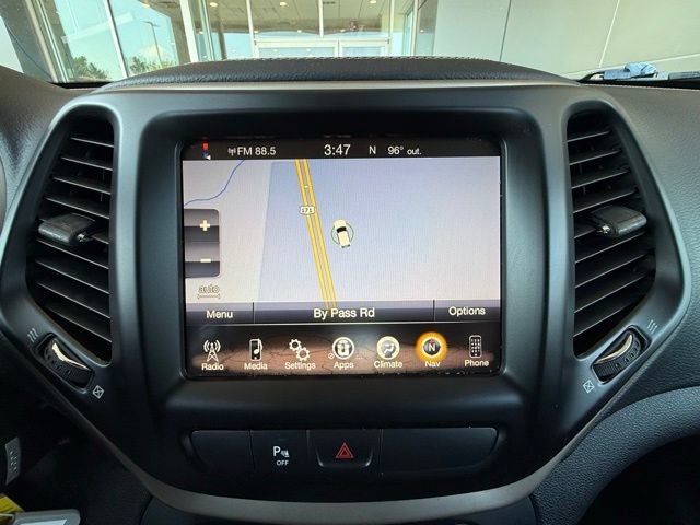 Used 2017 Jeep Cherokee Latitude w/ Safety/Convenience Group FWD image 32