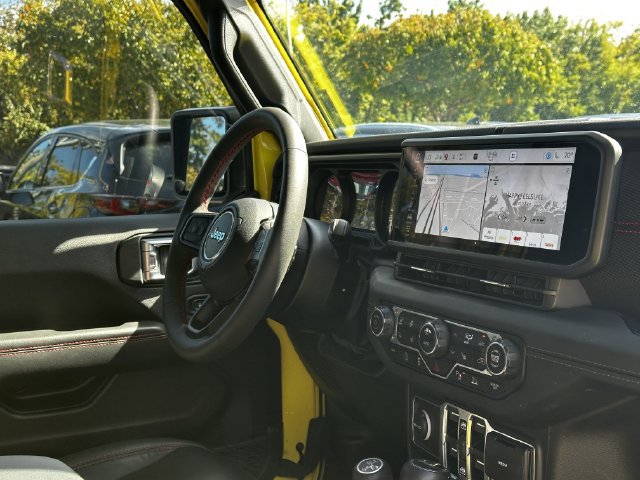 Used 2024 Jeep Wrangler Unlimited Rubicon AWD/4WD image 32