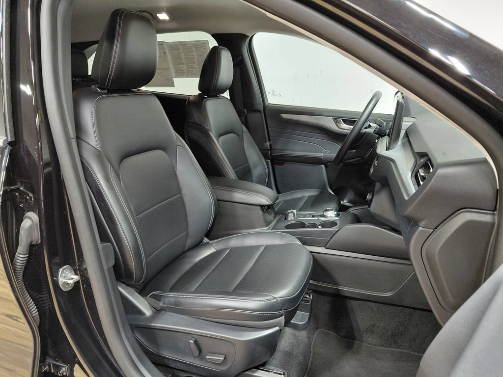Certified 2025 Ford Escape Platinum AWD/4WD image 25