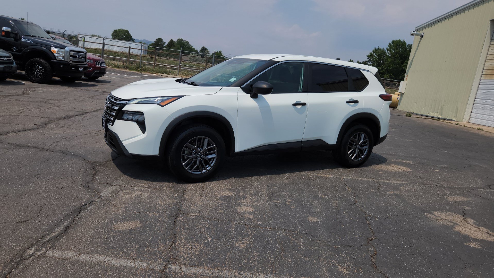 Used 2024 Nissan Rogue S AWD/4WD image 5