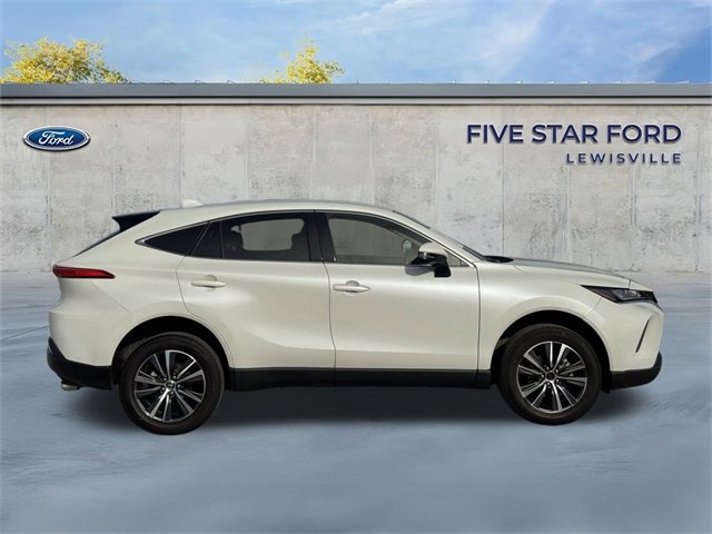 Used 2022 Toyota Venza LE image 4