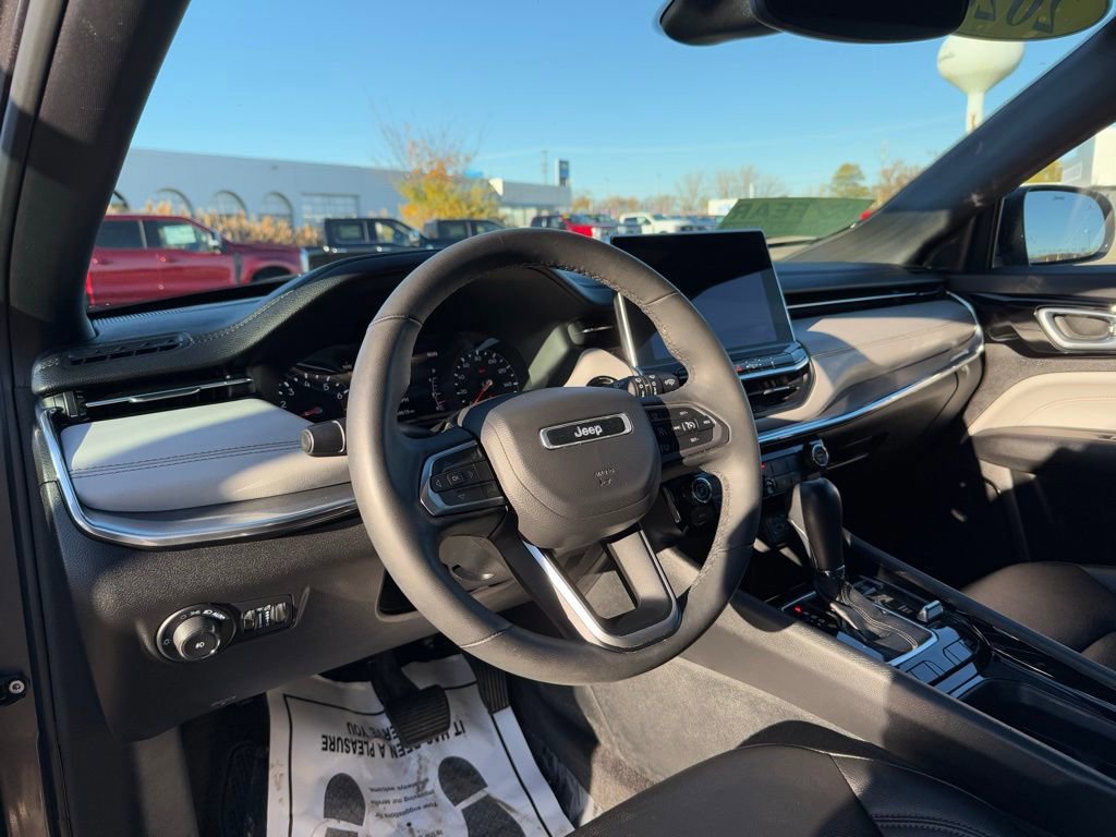 Used 2024 Jeep Compass Limited image 32