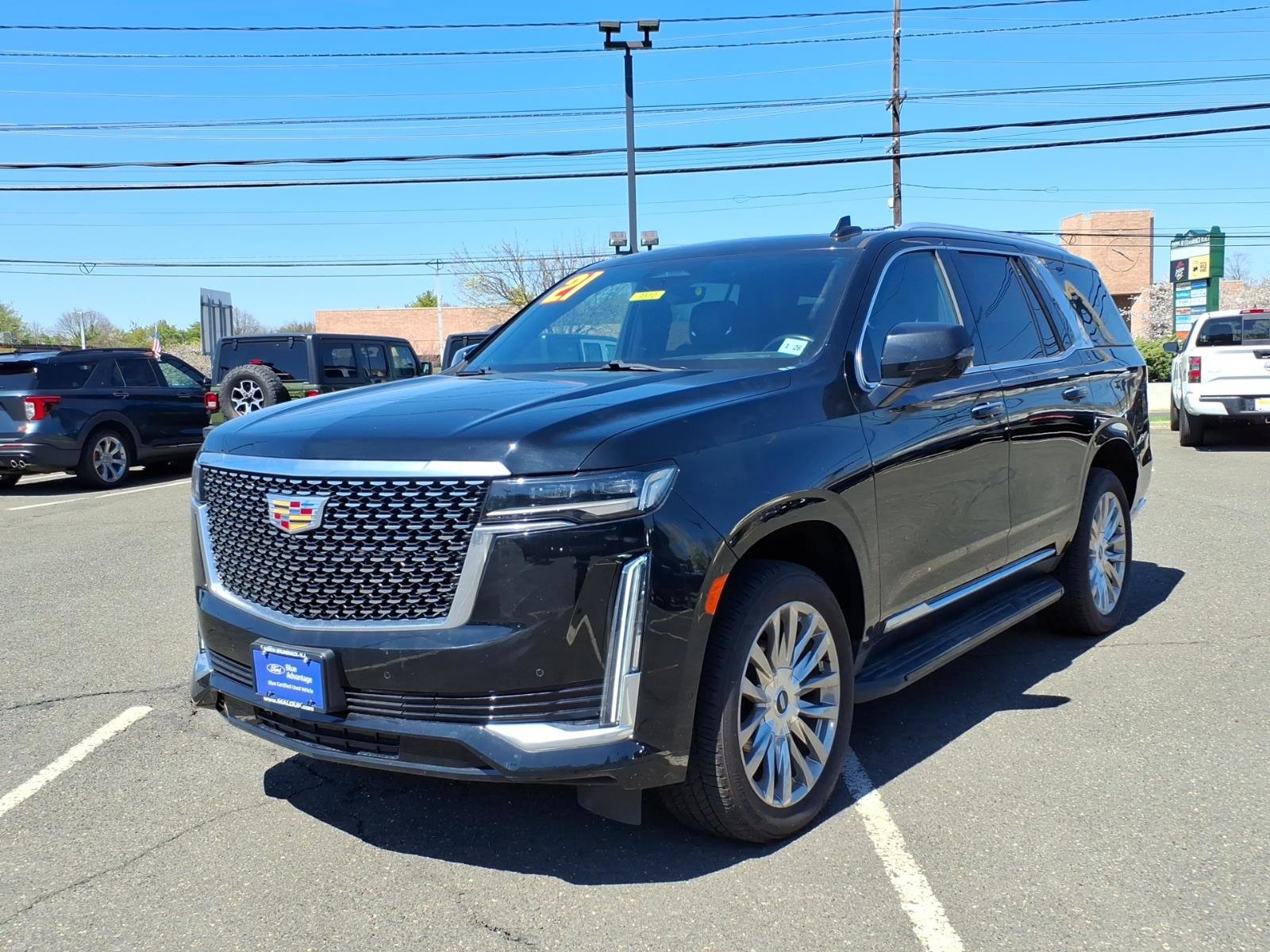 Used 2021 Cadillac Escalade Premium Luxury w/ Performance Package image 3