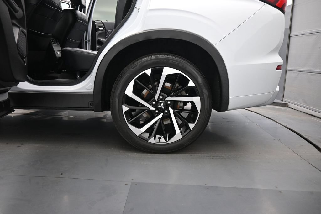Used 2024 Mitsubishi Outlander SEL FWD image 19