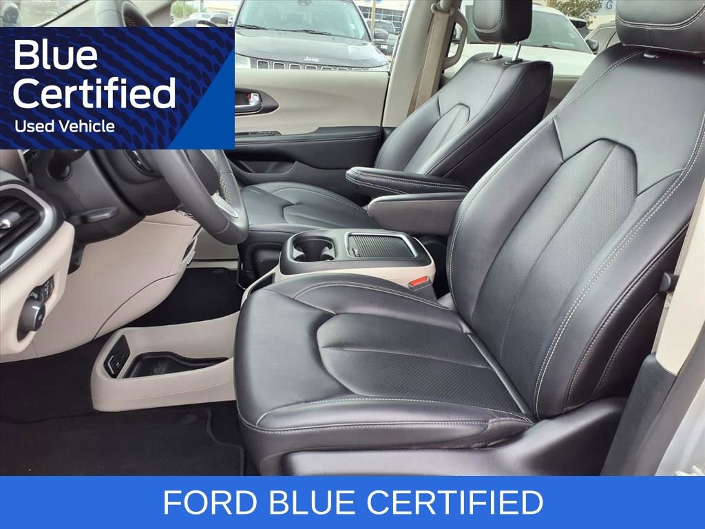 Used 2024 Chrysler Pacifica Touring-L image 25