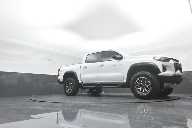 Used 2024 Chevrolet Colorado ZR2 w/ Safety Package AWD/4WD image 30