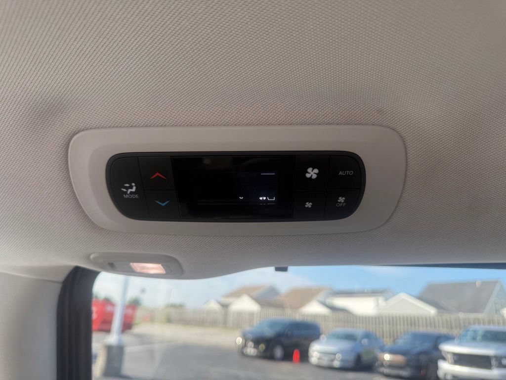 Used 2018 Chrysler Pacifica Limited w/ Advanced Safetytec Group FWD image 49