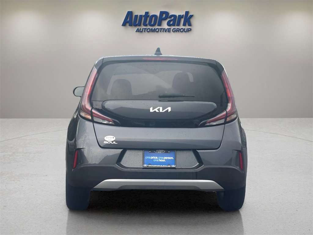 Used 2023 Kia Soul LX w/ LX Technology Package image 4