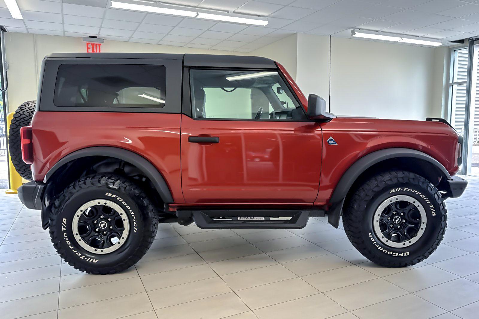 Certified 2022 Ford Bronco Black Diamond w/ Sasquatch Package AWD/4WD image 3