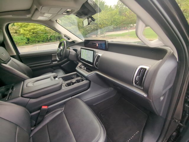 Certified 2025 Ford Expedition Max Platinum w/ Driver's Package AWD/4WD image 29