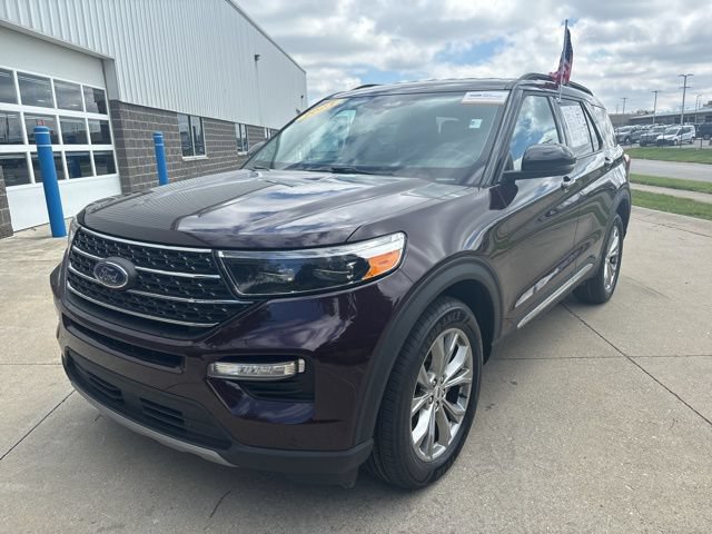 Certified 2023 Ford Explorer XLT w/ Equipment Group 202A AWD/4WD image 4