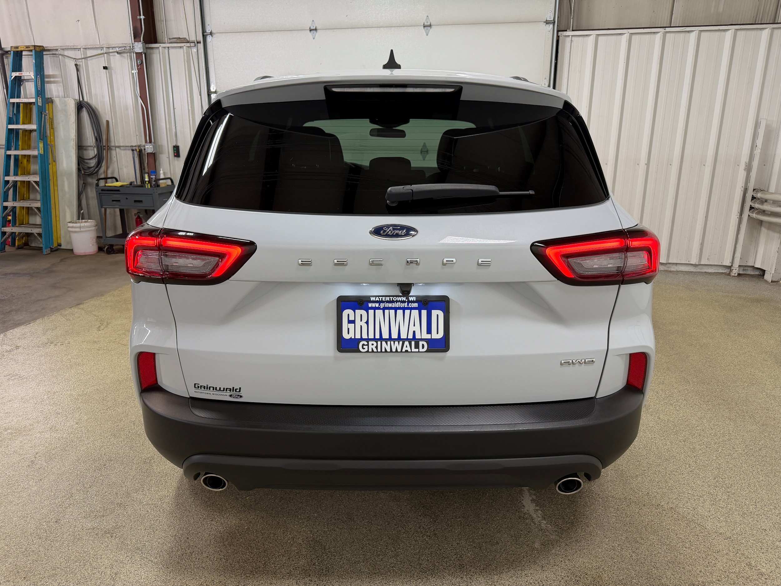 Certified 2025 Ford Escape ST-Line Select AWD/4WD image 28