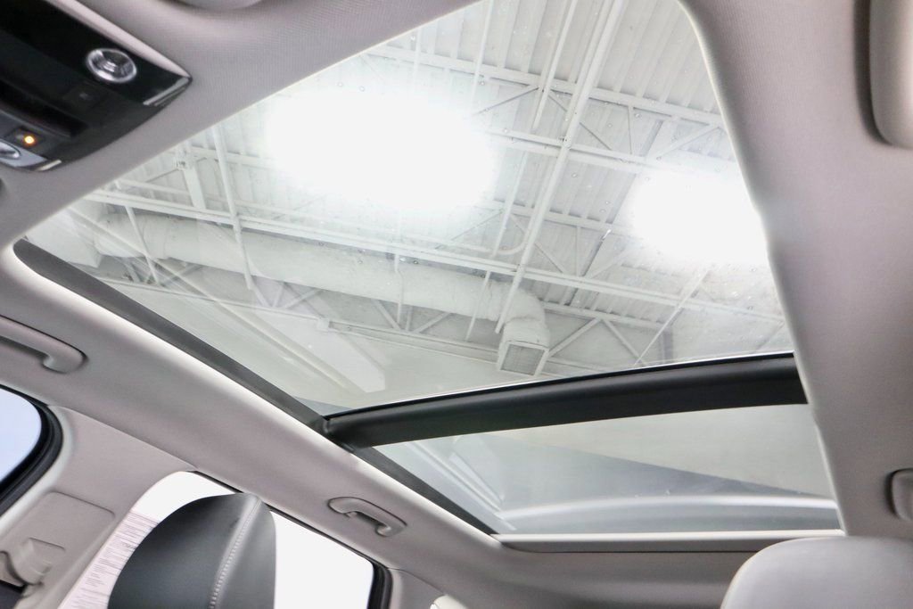 Used 2025 Kia Sorento SX image 28