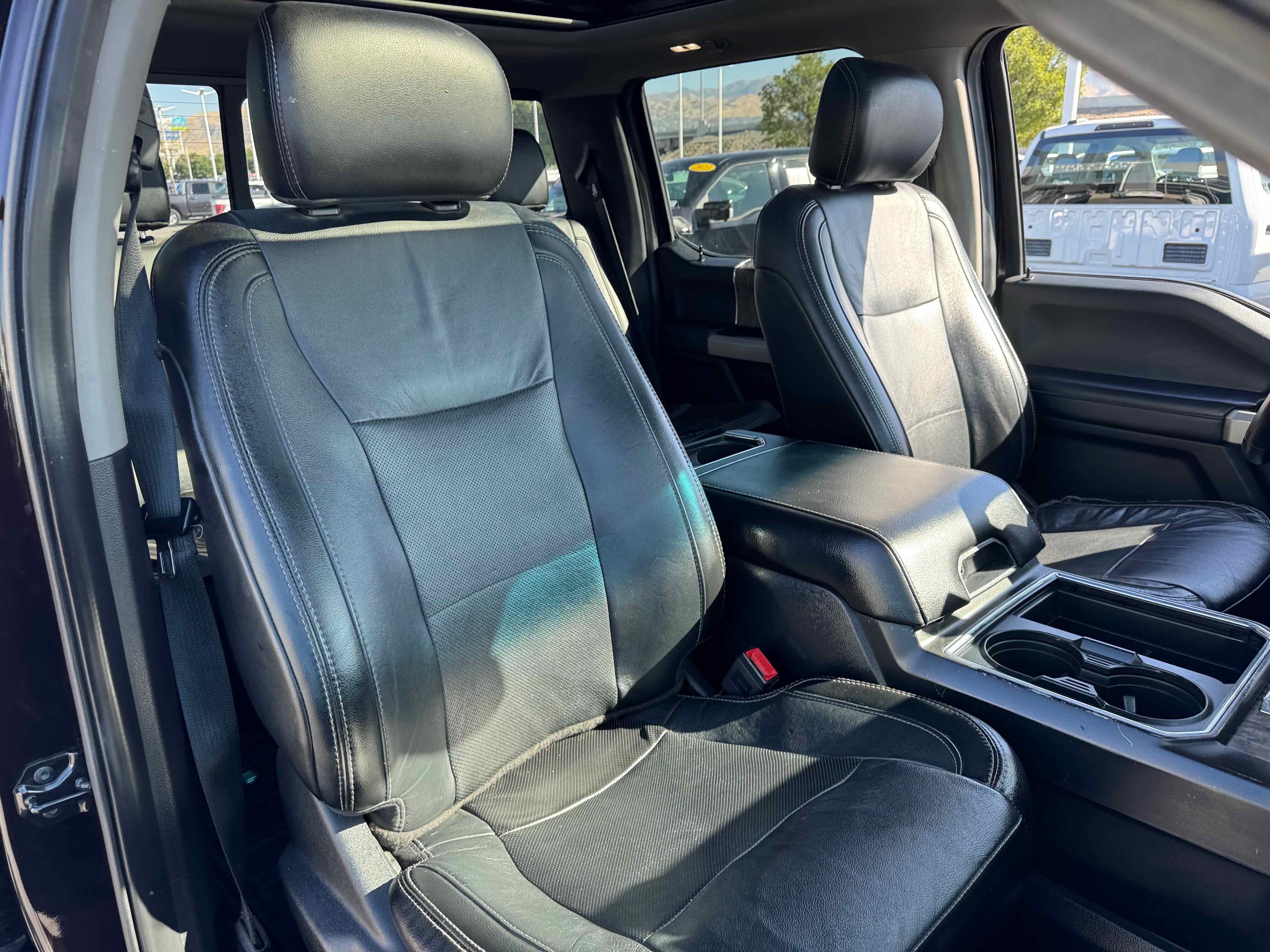 Certified 2019 Ford F350 Lariat image 32