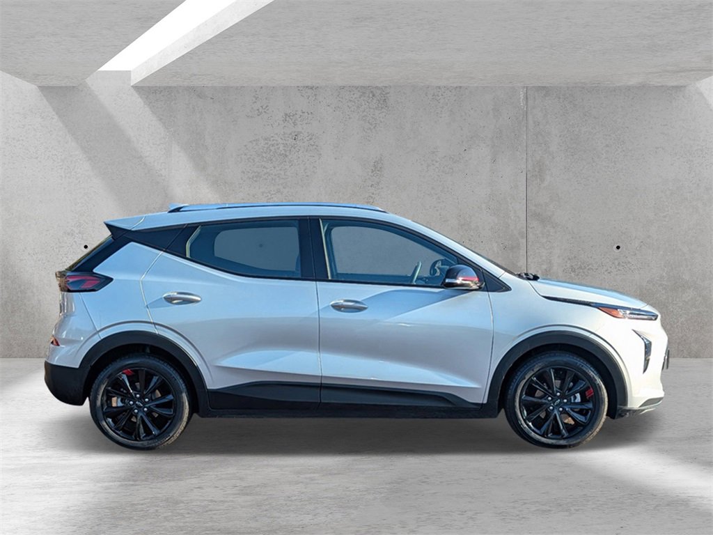 Used 2023 Chevrolet Bolt EUV LT w/ Redline Edition image 2