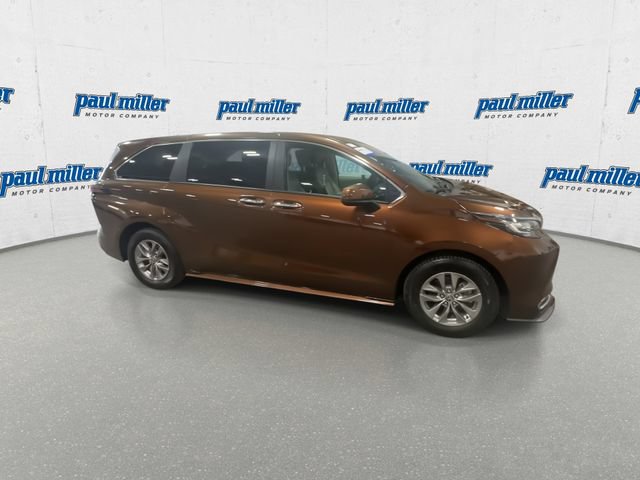 Used 2023 Toyota Sienna XLE FWD image 12