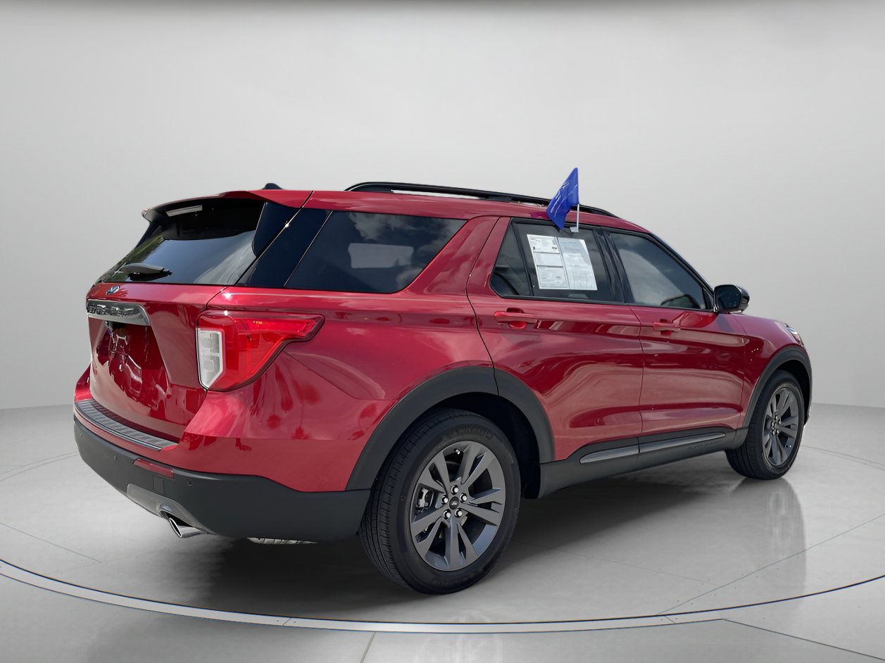 Certified 2024 Ford Explorer XLT w/ Equipment Group 202A RWD image 3
