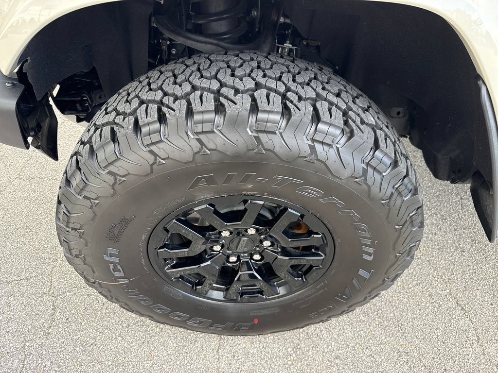 Certified 2025 Ford Bronco Raptor w/ Interior Carbon Fiber Pack AWD/4WD image 13