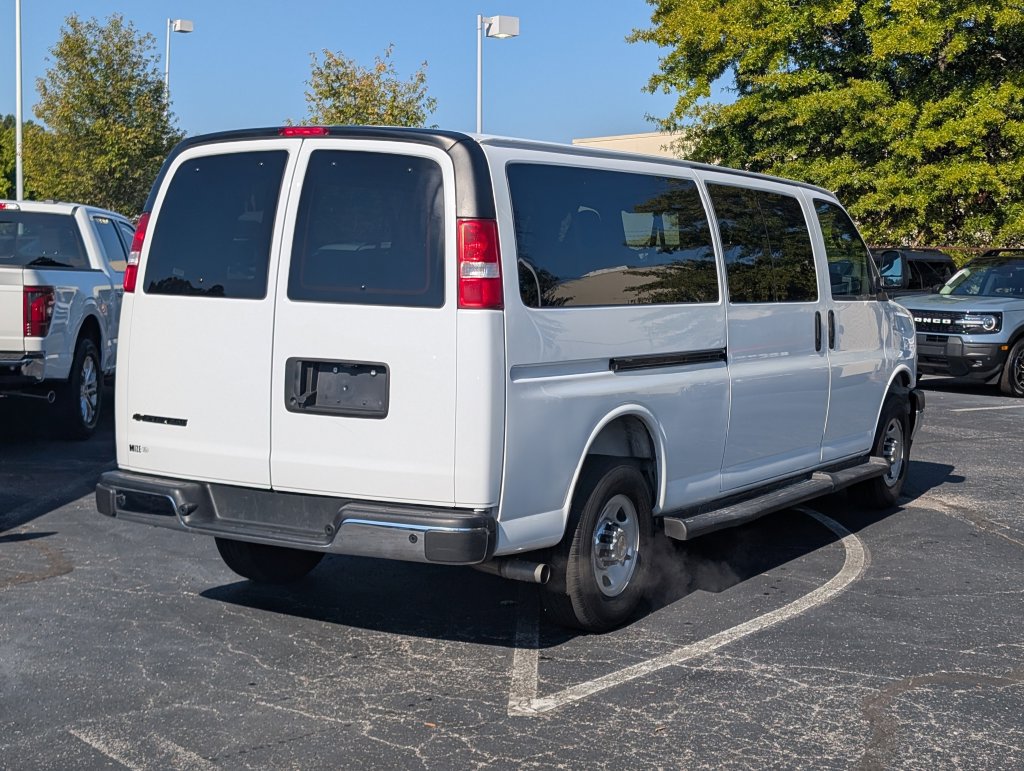 Used 2025 Chevrolet Express 3500 LT w/ LT Preferred Equipment Group RWD image 6