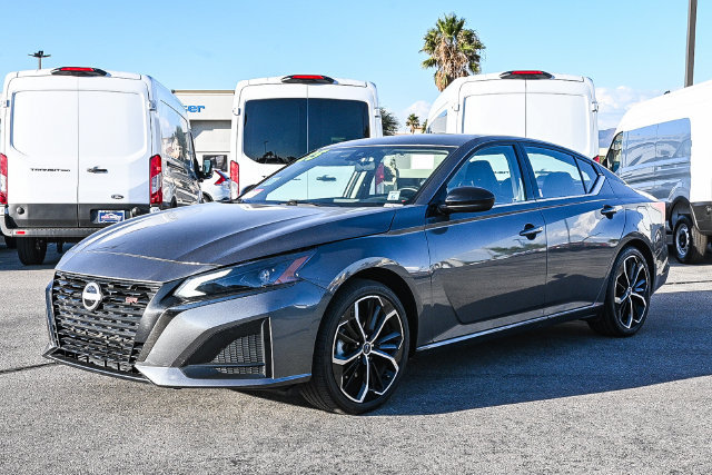 Used 2025 Nissan Altima 2.5 SR FWD image 3