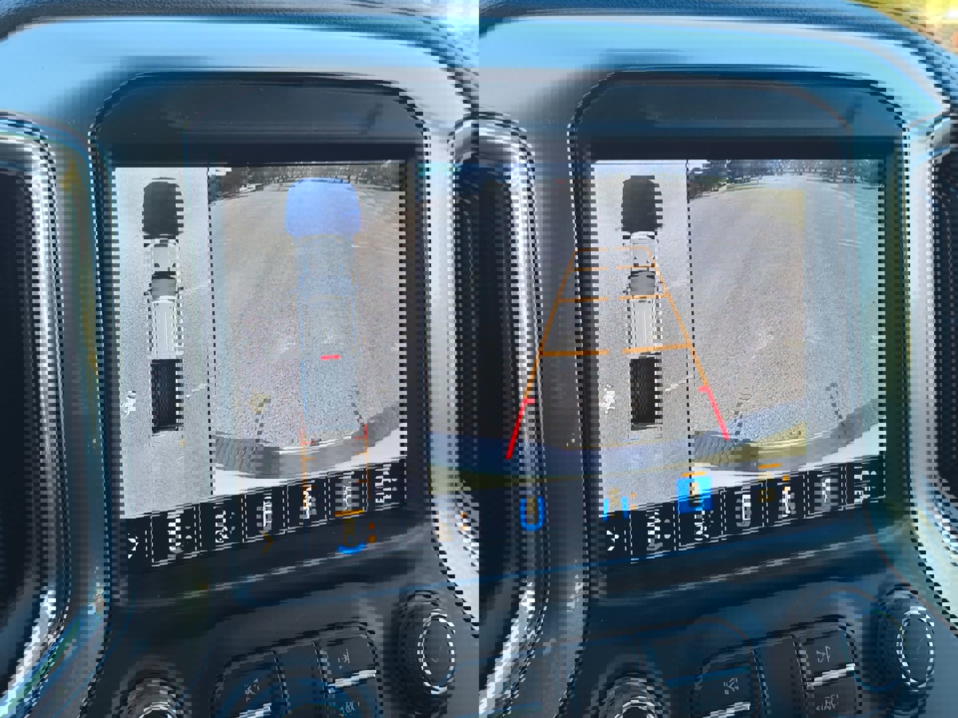 Used 2022 Chevrolet Silverado 2500 LTZ w/ LTZ Premium Package image 18