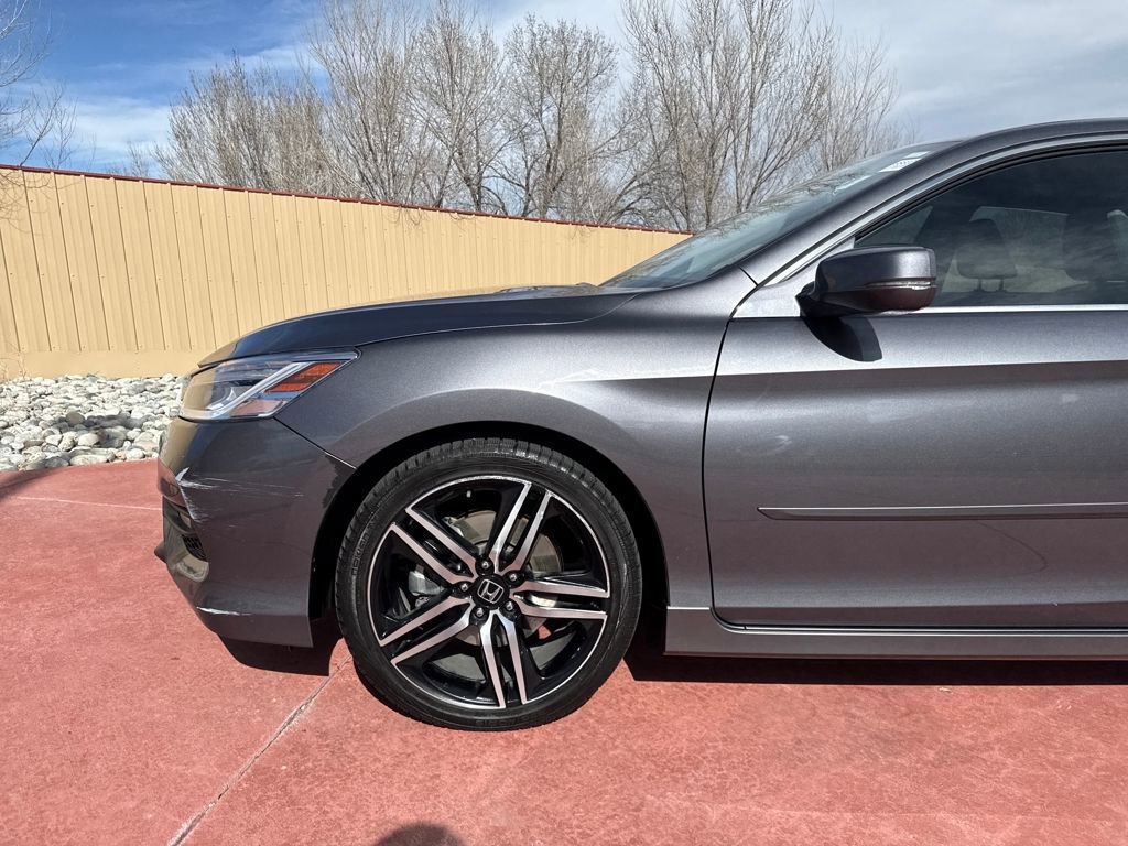Used 2017 Honda Accord Touring image 32
