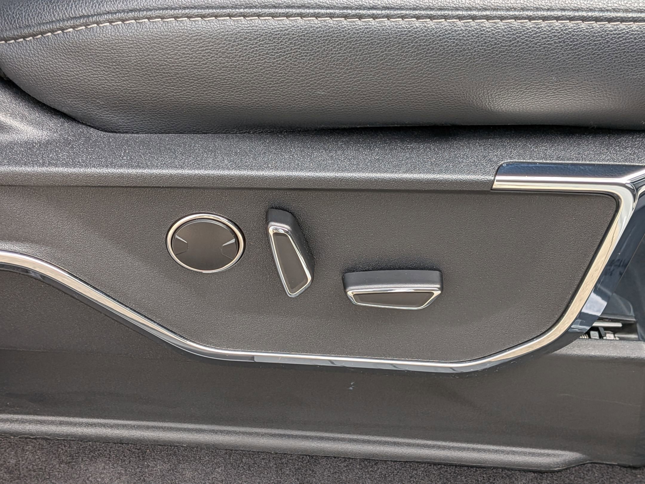 Certified 2023 Ford F150 Lariat w/ Equipment Group 502A High image 40