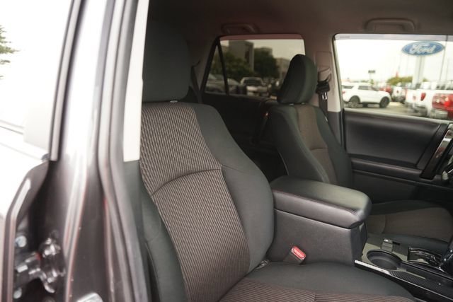 Used 2018 Toyota 4Runner TRD Off-Road AWD/4WD image 19