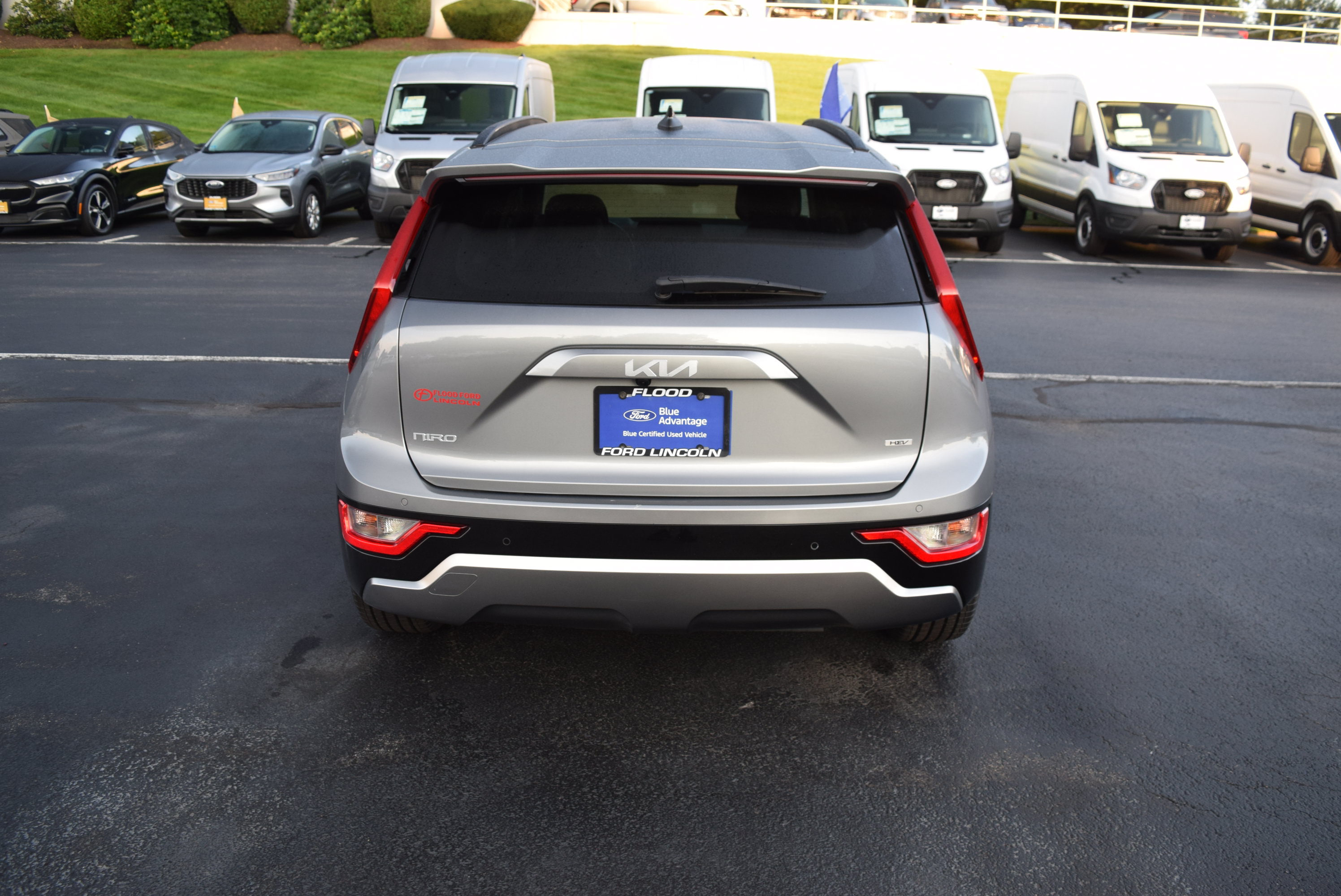 Used 2023 Kia Niro EX Touring FWD image 5
