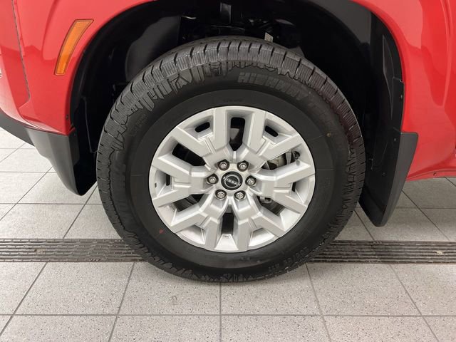 Used 2024 Nissan Frontier SV image 11