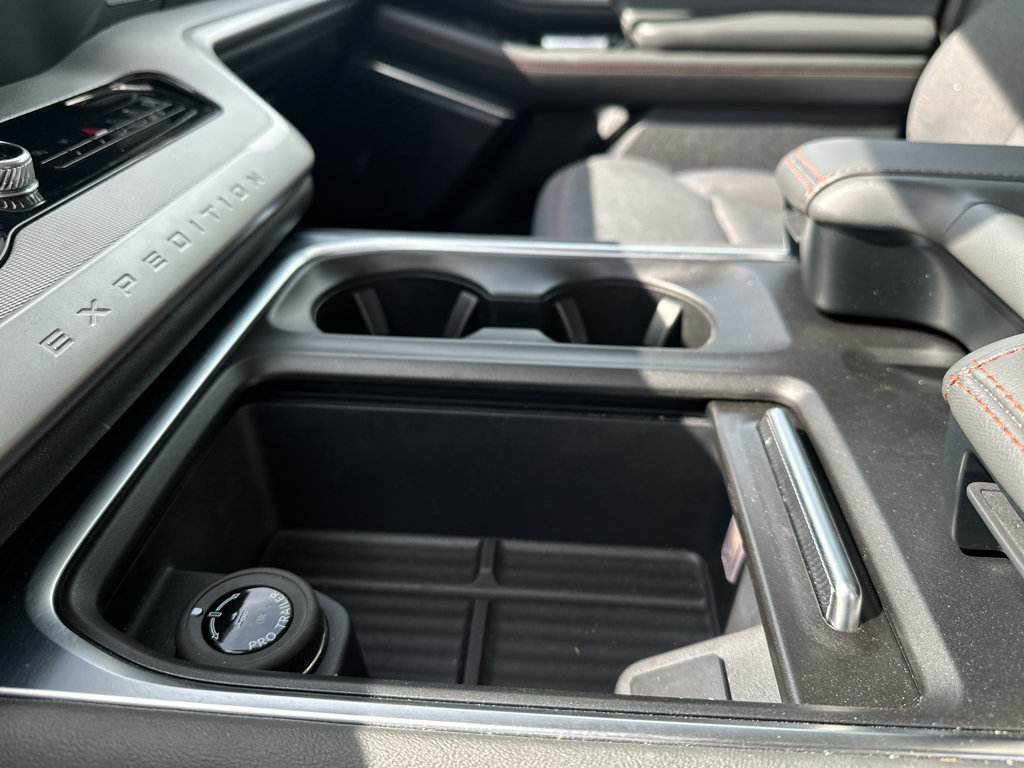 Certified 2025 Ford Expedition Active AWD/4WD image 11