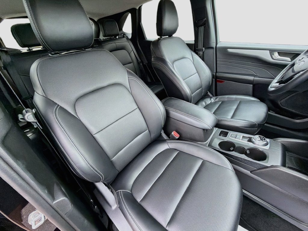 Certified 2025 Ford Escape Platinum AWD/4WD image 29