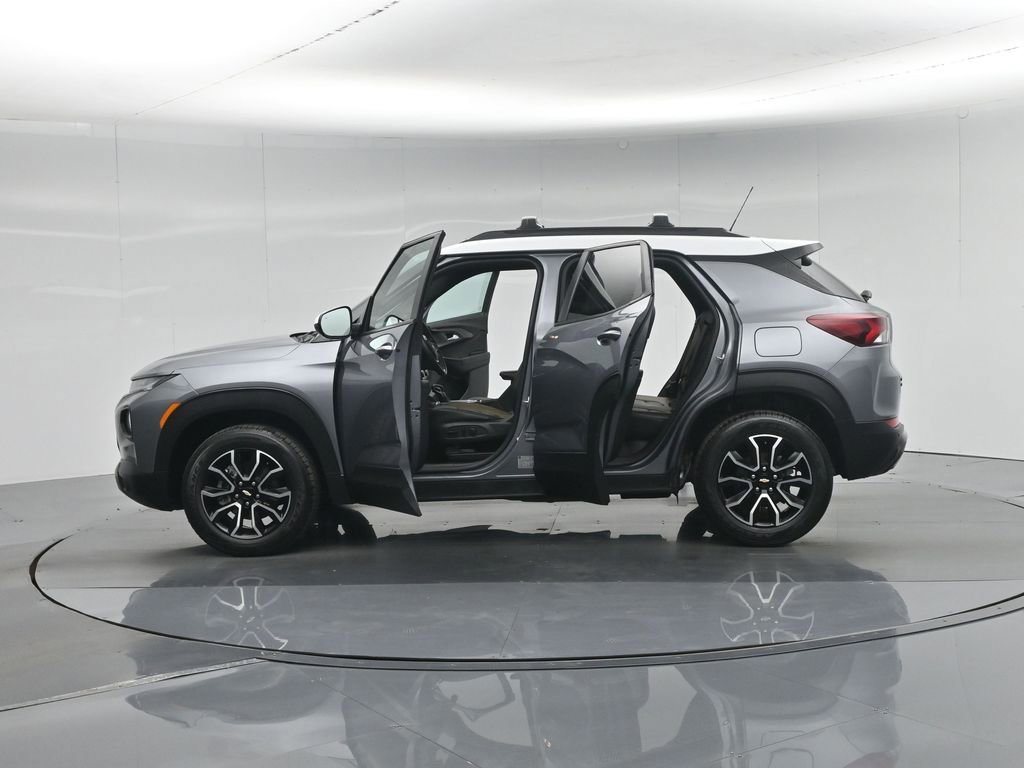Used 2021 Chevrolet TrailBlazer ACTIV w/ Technology Package image 36