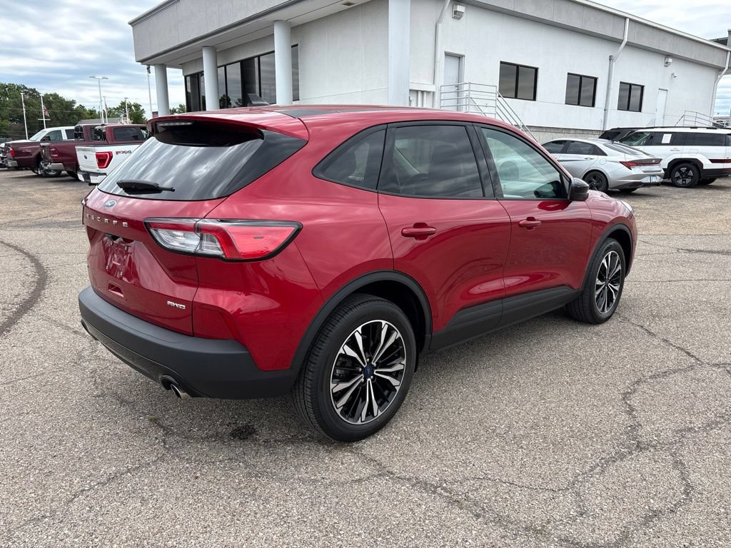 Certified 2022 Ford Escape SE w/ SE Sport Appearance Package AWD/4WD image 7