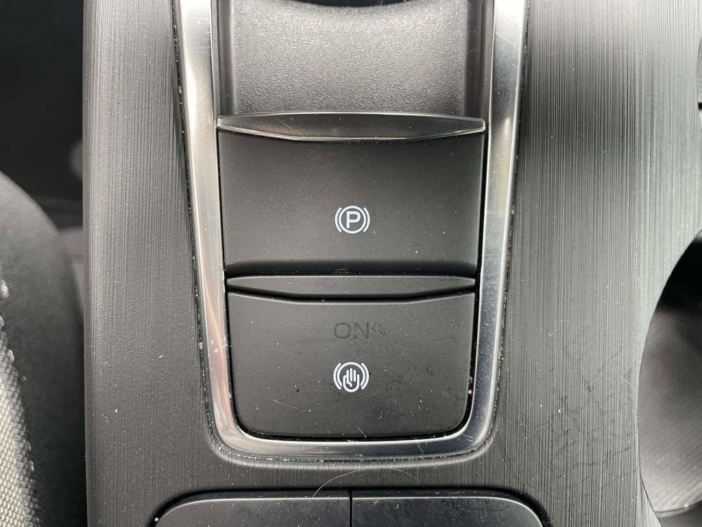 Certified 2020 Ford Escape SE image 24