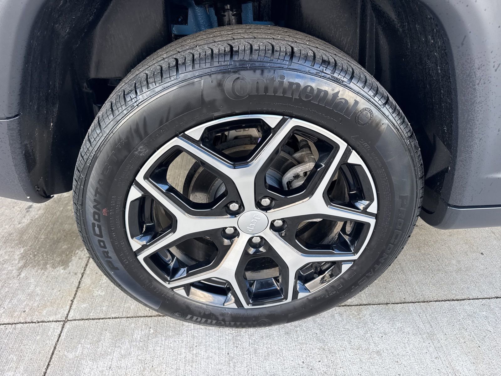 Used 2024 Jeep Compass Limited image 19