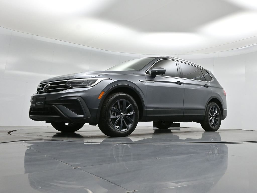 Used 2023 Volkswagen Tiguan SE w/ Panoramic Sunroof Package image 27